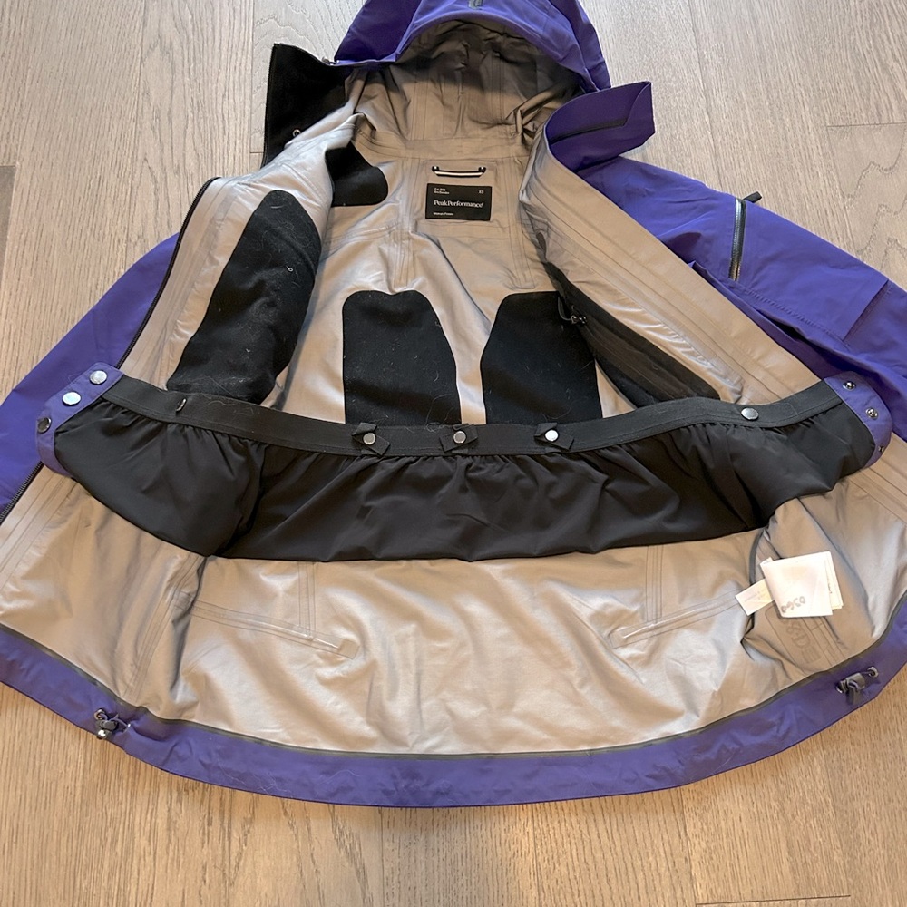 Peak Performance ski jacket - Picture 3 of 5